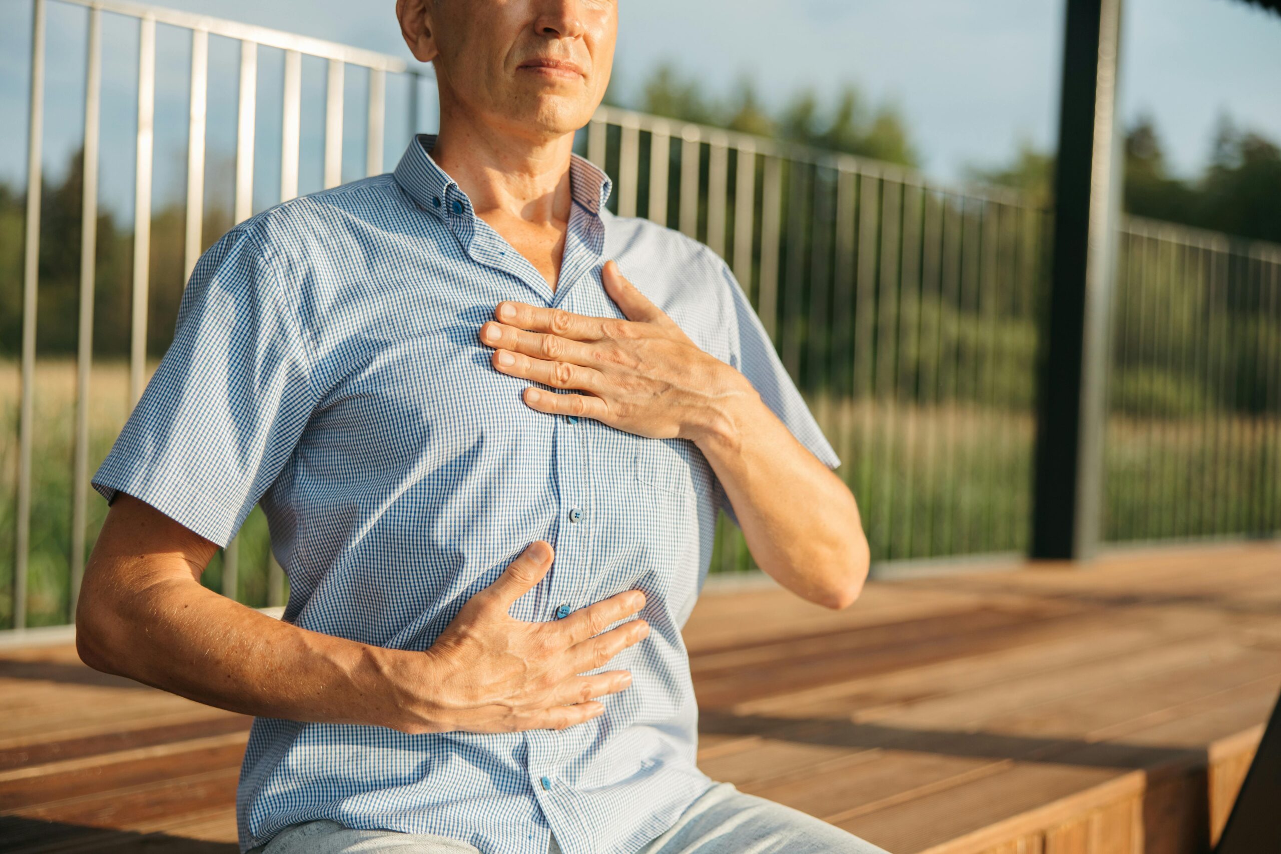 persona trabajando métodos de respiración